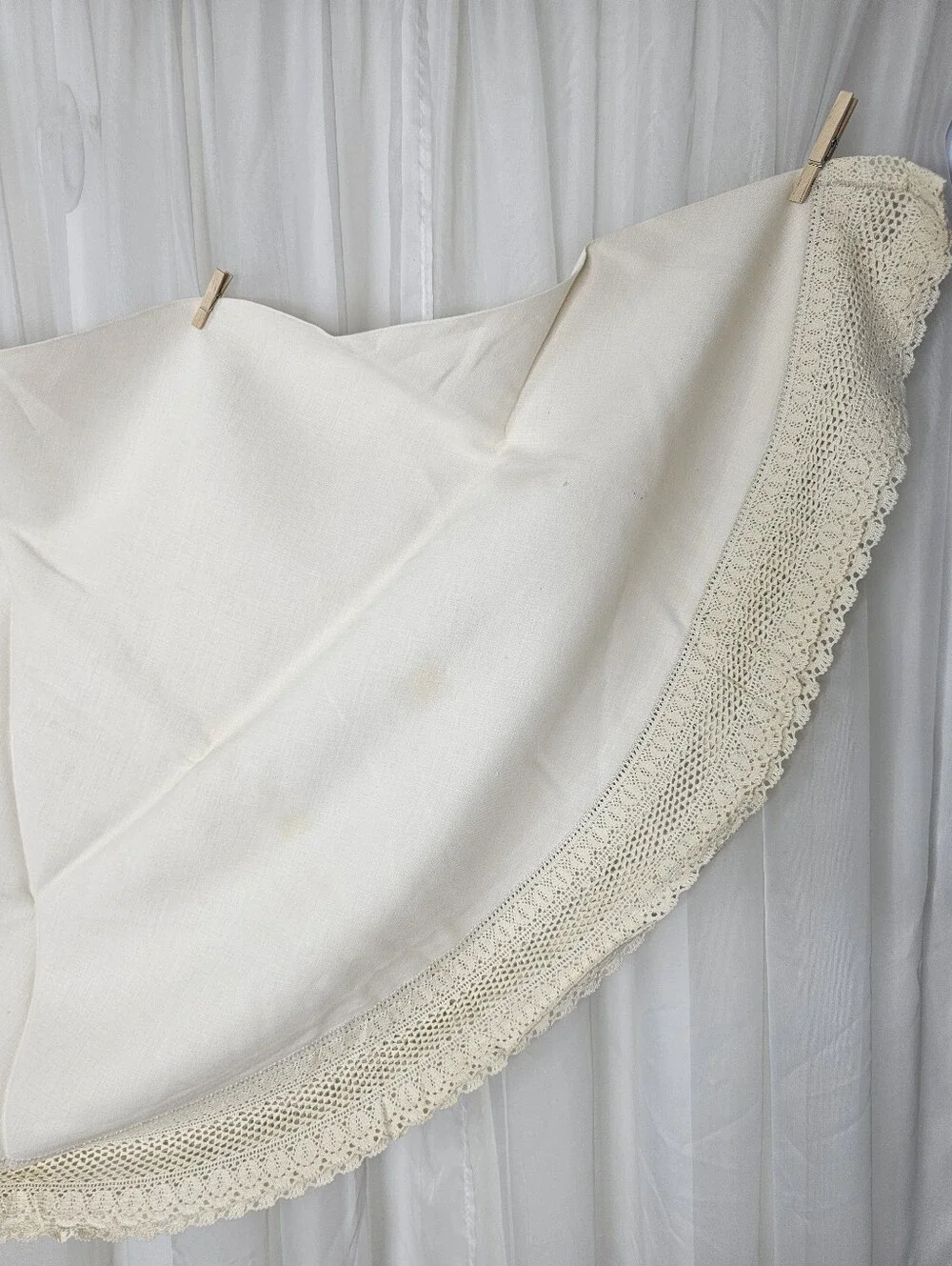 Old Bleach Irish Linen Tablecloth Set in Off-White with Crochet Trim